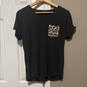 MINEFREE Charcoal V-Neck Tee with Leopard Pocket [Small]